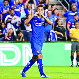 El mediocampista de Cruz Azul, Roberto Alvarado, anotó el primer gol para su equipo y el de esta naciente competencia.