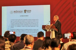 López Obrador reconoció que todavía hay resistencias al interior de su gobierno y que en la estructura administrativa todavía existen direcciones adjuntas que no se han podido eliminar. (NOTIMEX)