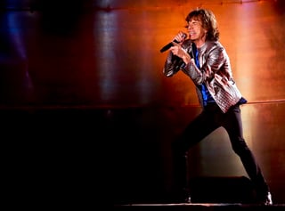 Jagger, cantante, compositor, músico y actor británico, reconocido por ser el principal cantante de la banda de rock The Rolling Stones, celebra 76 años de vida este viernes. (ARCHIVO)