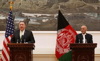 Pompeo y Ghani conversaron por teléfono este miércoles y acordaron que ahora es el momento de acelerar los esfuerzos para alcanzar un final negociado de la guerra en Afganistán. (ARCHIVO)