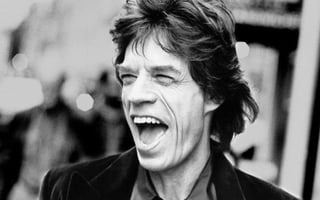Hoy a sus 76 años Jagger tiene el corazón tranquilo, literalmente ya que hace poco fue sometido a una operación cardiaca. (ESPECIAL)
