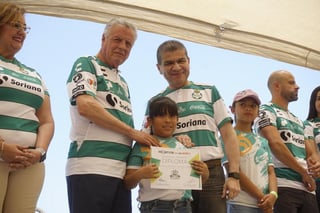 El gobernador Miguel Riquelme y el alcalde Jorge Zermeño clausuran actividades del curso de verano Santos-Pronnif.