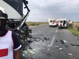 el accidente se produjo la noche del domingo cuando el vehículo, con 27 pasajeros a bordo, se estrelló 50 kilómetros al noreste de la capital. (ARCHIVO)