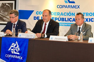 El presidente de la Coparmex, Gustavo de Hoyos, dijo que en la reforma que se publicó el 2 de mayo pasado 'no fueron incluidos puntos sensibles' en la materia y que afectarán en mayor medida a las pequeñas y medianas empresas. (ARCHIVO)