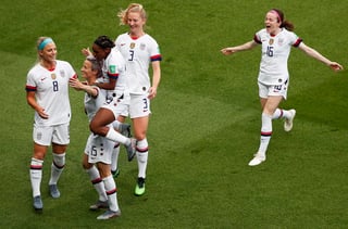 la Federación de Fútbol de Estados Unidos señaló que la selección nacional femenil, campeona de la Copa del Mundo, ha recibido pagos más altos que el equipo varonil. (ARCHIVO)