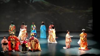 La función de danza japonesa está a cargo del grupo Ginreikai en el área de murales. (ESPECIAL)