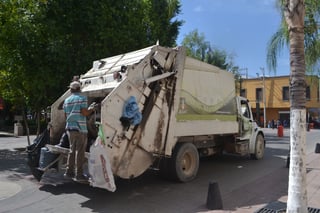 Dicen que se ha retrasado el servicio de recolección de basura en el municipio de Lerdo. (EL SIGLO DE TORREÓN/ANGÉLICA SANDOVAL)