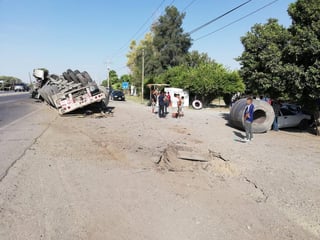 El accidente se registró la mañana de este miércoles a la altura del ejido Santo Niño, del municipio de Francisco I. Madero.

(EL SIGLO DE TORREÓN)