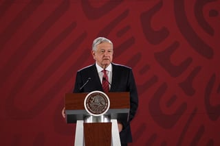 El Presidente Andrés Manuel López Obrador reveló que tiene detenidos un centenar de nombramientos en organismos autónomos, debido a que no tienen ninguna función operativa porque fueron cargos creados para dar empleo a 'amigos' dentro del gobierno. (ARCHIVO)