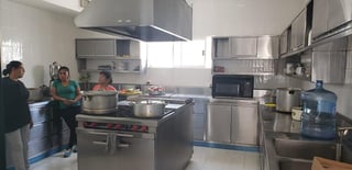 Ya se están terminando los trabajos de la cocina que hicieron en Casa Hogar, misma que ahora es higiénica y de tipo industrial. (EL SIGLO DE TORREÓN)
