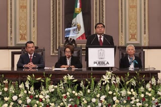 Luis Miguel Barbosa Huerta, rindió protesta en punto de las 11:30 de la mañana como gobernador de Puebla ante el Congreso local. (TWITTER)