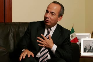 Calderón, del conservador Partido Acción Nacional (PAN), ganó los comicios del 2 de julio de 2006 con el 35.91 % de los votos frente al 35.29 % que obtuvo López Obrador, es decir una diferencia de 243,934 votos (0.62 %).
(ARCHIVO)