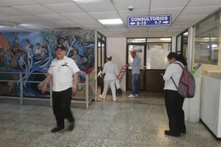 Hospital General de Gómez Palacio opera con faltantes en su planta laboral; necesitan 70 personas. (EL SIGLO DE TORREÒN/EDITH GONZÀLEZ)