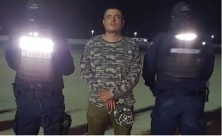 Identificado como uno de los principales generadores de violencia en Morelos, Santiago Mazari Hernández, 'El Carrete', presunto líder del grupo criminal 'Los Rojos', fue detenido este jueves en Guerrero en una operación conjunta de la Policía Federal, la Marina y el Ejército. (ESPECIAL)