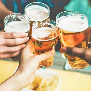 Los mayores de 25 años son quienes consumen más las bebidas embriagantes y, sobre todo, lo hacen tres o cuatro veces por semana. (ESPECIAL)
