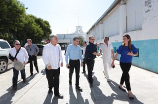 El secretario de Turismo y el gobernador de Coahuila sostuvieron un encuentro con empresarios y vinicultores en Parras.