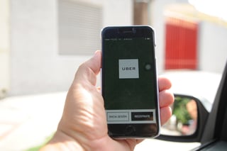 La aplicación de transporte Uber, así como la tienda de conveniencia Oxxo, concentraron las preferencias del público en el segundo semestre del año. (ARCHIVO)