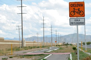 Los ciclistas señalaron que la ciclovía cuenta con grietas, pozos y parte del camino está en malas condiciones. (EL SIGLO DE TORREÓN)