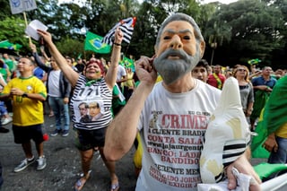 La prisión del expresidente Inácio Lula da Silva ha dividido la opinión de los ciudadanos en Brasil. (ARCHIVO)