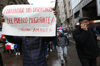 Según los convocantes, se trataba de una movilización a favor de los chilenos 'postergados por la inmigración descontrolada', que sería replicada en varias otras ciudades del país, en las que la respectiva autorización depende de las autoridades locales. (ARCHIVO)
