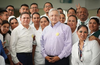 El presidente estuvo acompañado del gobernador de Durango, José Rosas Aispuro. (EL UNIVERSAL)
