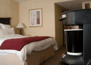 La historia ha llevado a otros a contar por qué siempre revisan las cafeteras de hotel antes de usar. (INTERNET)