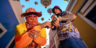 Bad Bunny y el reguetonero colombiano J Balvin estrenaron este viernes el video musical de Yo le llego. (ESPECIAL)
