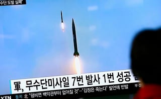 Los dos proyectiles fueron disparados desde la provincia norcoreana de Hamyong del sur y cayeron en el Mar de Japón (llamado mar del Este en las dos Coreas). (ARCHIVO)