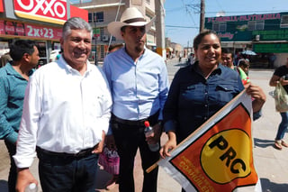 Integrantes del Partido Revolucionario Coahuilense se manifestaron ayer en el acto de arranque de obras en Matamoros.