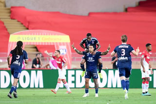 El holandés Memphis Depay (11) anotó el segundo gol para el cuadro del Lyon en el arranque de la liga francesa.