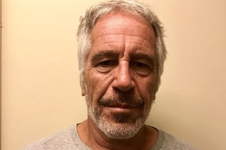 Hace apenas dos semanas, Epstein fue hallado inconsciente cuando intentó quitarse la vida, propósito que ha logrado este sábado. 
(ARCHIVO)