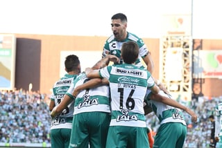 Santos Laguna tratará de recuperar el primer lugar de la clasificación cuando se enfrente hoy al Puebla en la cancha del Estadio Corona.(EL SIGLO DE TORREÓN/JESÚS GALINDO)