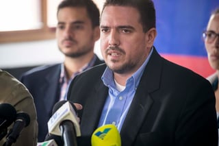 En declaraciones a periodistas, González, que lideraba la delegación opositora en los encuentros con el oficialismo, afirmó que el chavismo suspendió las conversaciones porque 'le tienen miedo al cambio'. (ARCHIVO)