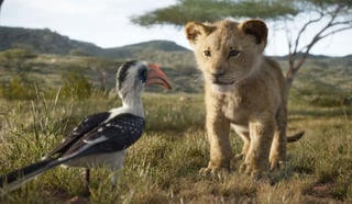 Grande. El pequeño león Simba y el ave Zazu dialogan en una de las escenas de la nueva versión de la cinta de disney que arrasa en las taquillas de varios países. (EFE)