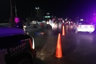 El accidente ocurrió sobre el Periférico de Torreón la noche de este martes. (EL SIGLO DE TORREÓN) 