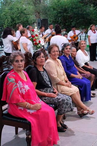 Dejan a la 'suerte' elección de la reina de los adultos mayores en el municipio de Francisco I. Madero. (EL SIGLO DE TORREÓN/GUADALUPE MIRANDA)