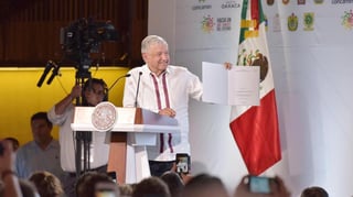  El presidente Andrés Manuel López Obrador afirmó hoy aquí que para lograr un crecimiento 'horizontal' en el país se requiere rescatar el campo e impulsar el desarrollo del sur y el sureste, regiones abundantes en recursos naturales pero en las que predomina la pobreza. (ARCHIVO)