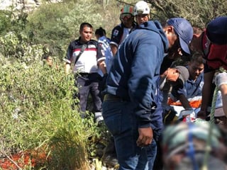 La mañana de este viernes se suscitó el percance en la carretera Tasquillo-Zimapán, donde una camioneta tipo Urvan cayó a un barranco en la zona dejando al menos siete personas muertas y varios más lesionados. (ARCHIVO)