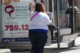 Las mujeres son quienes presentan mayores problemas con el peso. (ARCHIVO)