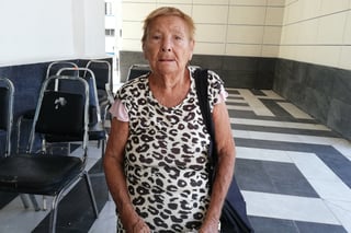 María Luisa tiene 80 años de edad, vive sola y no puede cobrar su pensión al extraviar su tarjeta. (VIRGINIA HERNÁNDEZ)