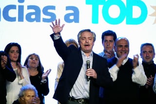 El candidato a la presidencia argentina, Alberto Fernández, le dijo este sábado al presidente brasileño, Jair Bolsonaro, para frenar el enfrentamiento, que se quede 'tranquilo' si él gana los comicios de octubre porque 'no va a cerrar la economía' y Brasil 'va a seguir siendo' su socio principal. (ARCHIVO)