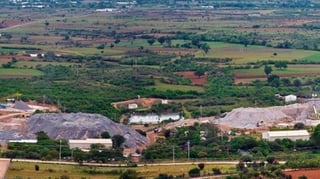 Este complejo minero ha sido cuestionado por las comunidades de Oaxaca puesto que su concesión no fue consultada con los habitantes y ha dejado distintos daños al ambiente, por lo que existe un frente opositor a la minería en la región. (ESPECIAL)
