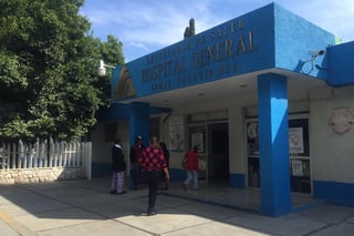 El motociclista fue atendido por personal de la Cruz Roja y trasladado a las instalaciones del Hospital General de Gómez Palacio. (EL SIGLO DE TORREÓN)