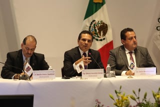 Tras la agresión por parte de policías de Michoacán a la periodista Mitzi Torres, el gobernador Silvano Aureoles condenó lo ocurrido y dijo que se investigará, mientras que usuarios de redes sociales exigieron al mandatario estatal acciones concretas. (ARCHIVO)