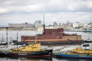 La central genera una profunda preocupación entre los ambientalistas que temen pueda transformarse en una 'Chernobyl flotante'. (ARCHIVO)