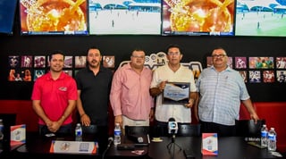 En el acto, estuvo presente el presidente de la Federación Mexicana de Cronistas Deportivos (Femecrode), Alberto Rico Santacruz. (EL SIGLO DE TORREÓN)