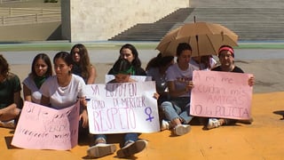 Un grupo de jóvenes de La Laguna acudió a la convocatoria hecha por redes sociales para mostrar su rechazo por las agresiones que son victimas las mujeres en la Ciudad de México y a nivel nacional. (EL SIGLO DE TORREÓN)