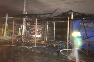 Se quema restaurante-bar de mariscos en Torreón, las autoridades no reportaron lesionados. (EL SIGLO DE TORREÓN)