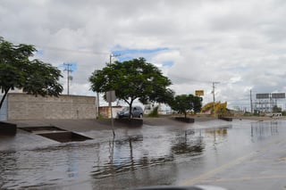 Algunas de las calles en La Laguna de Durango presentaron encharcamientos moderados tras las precipitaciones. (EL SIGLO DE TORREÓN)