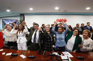 El coordinador de Morena en el Senado, Ricardo Monreal Ávila, informó que el próximo sábado propondrán al pleno la elección de Mónica Fernández Balboa como nueva presidenta de la mesa directiva de la Cámara Alta. (ARCHIVO)